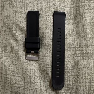 Black silicone style strap